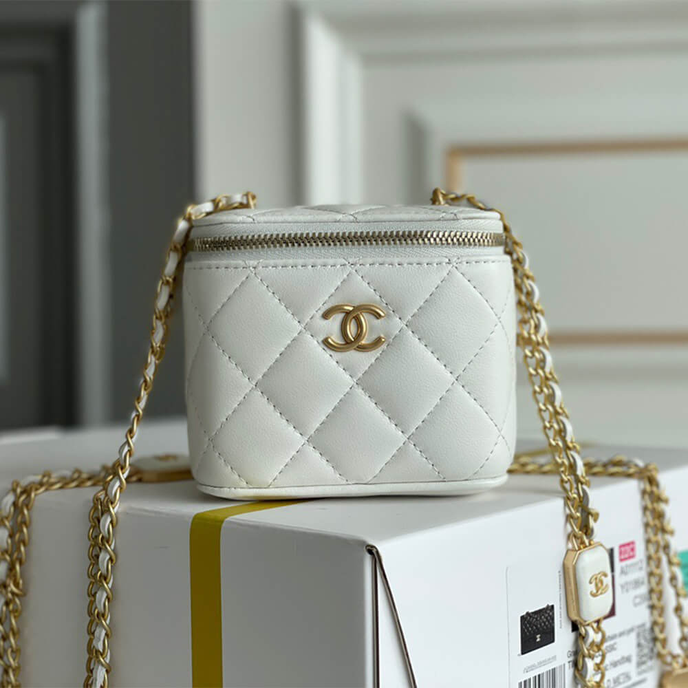 Ch*el small vanity with chain