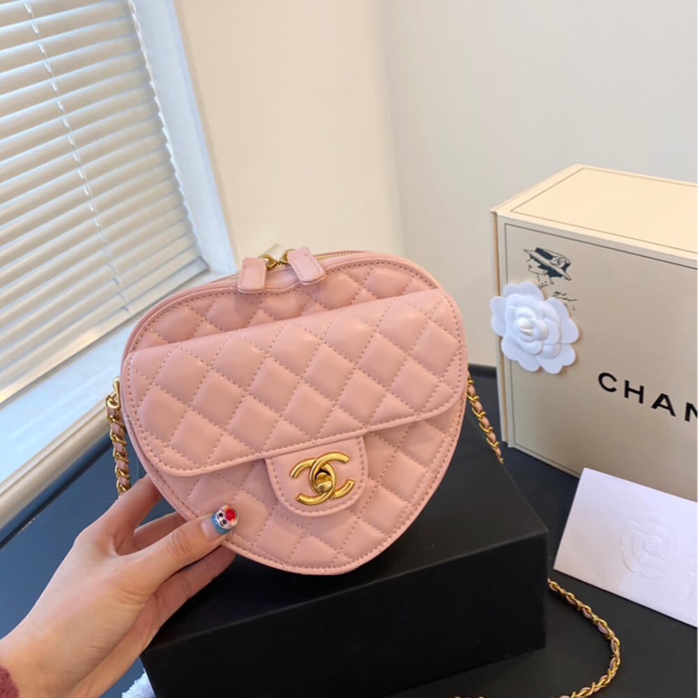 Ch*el 22s heart bag