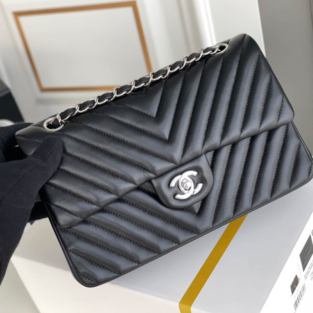 Ch*el classic chevron medium flap