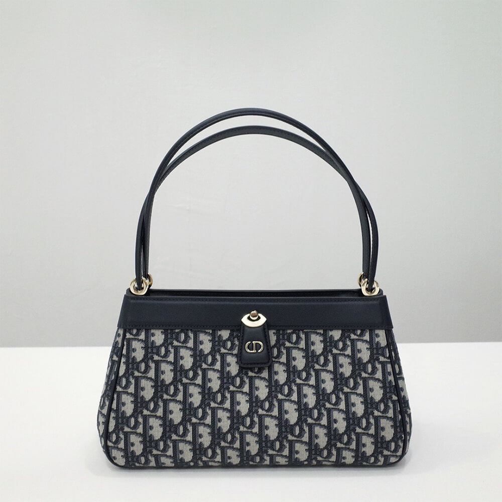 medium D*or key bag