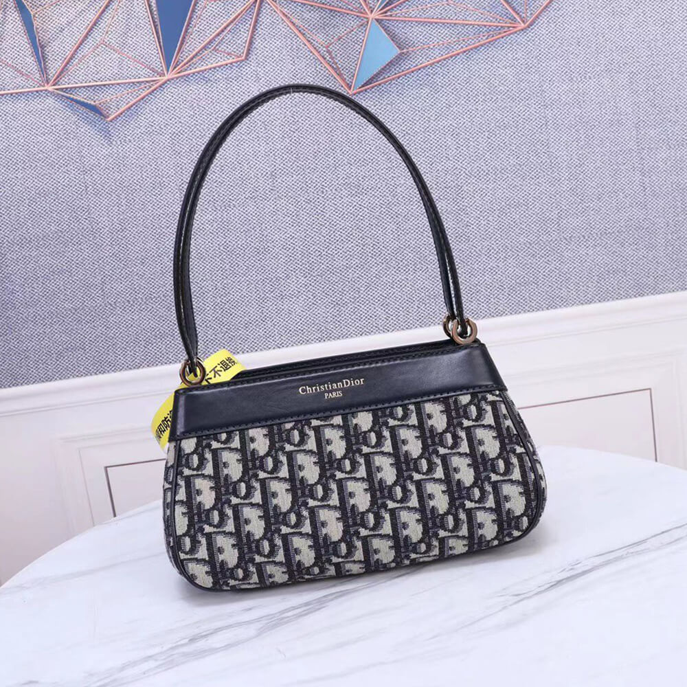 small D*or key bag