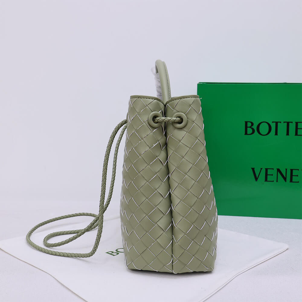 bo*te*ga Ve*ne*ta medium andiamo