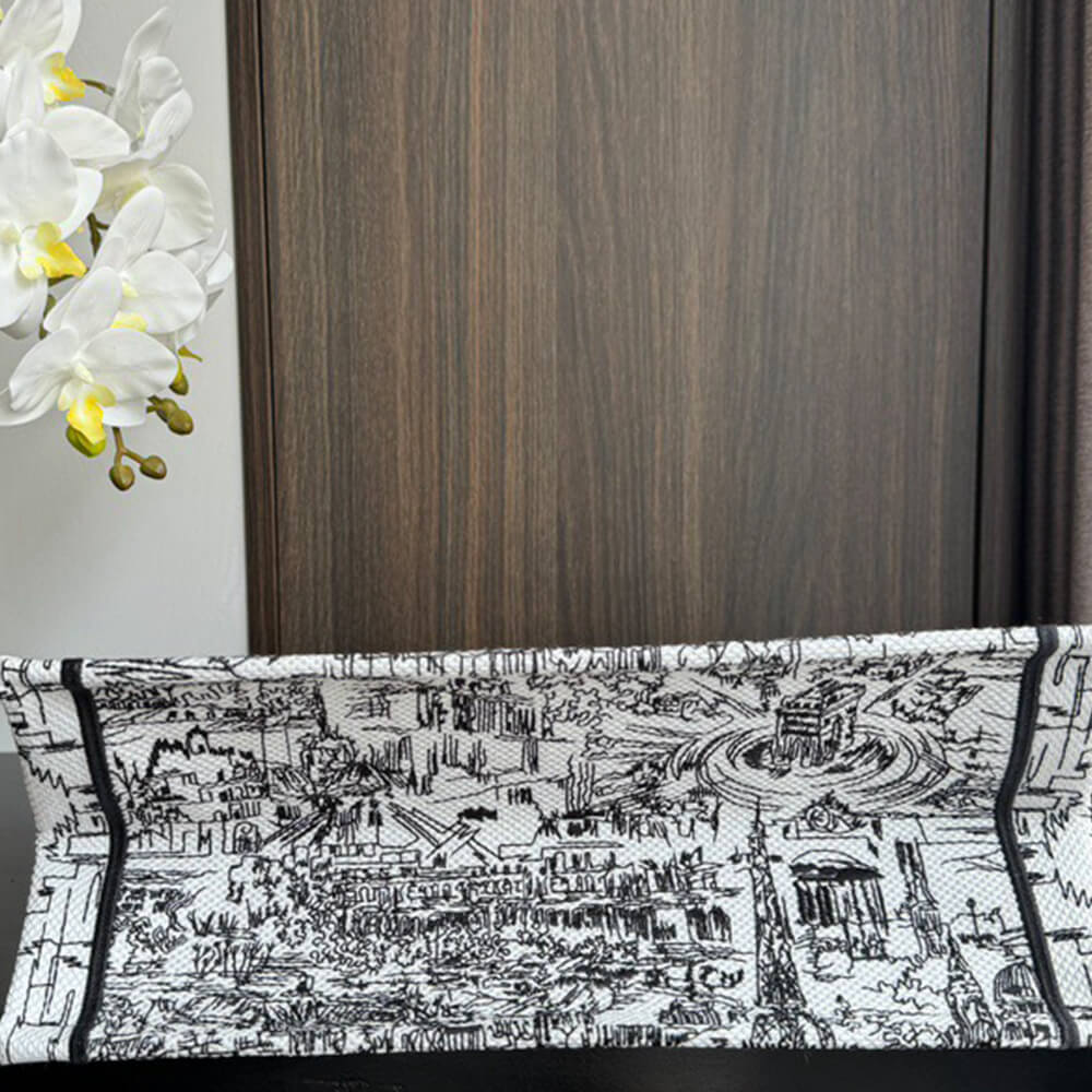 medium D*or book tote