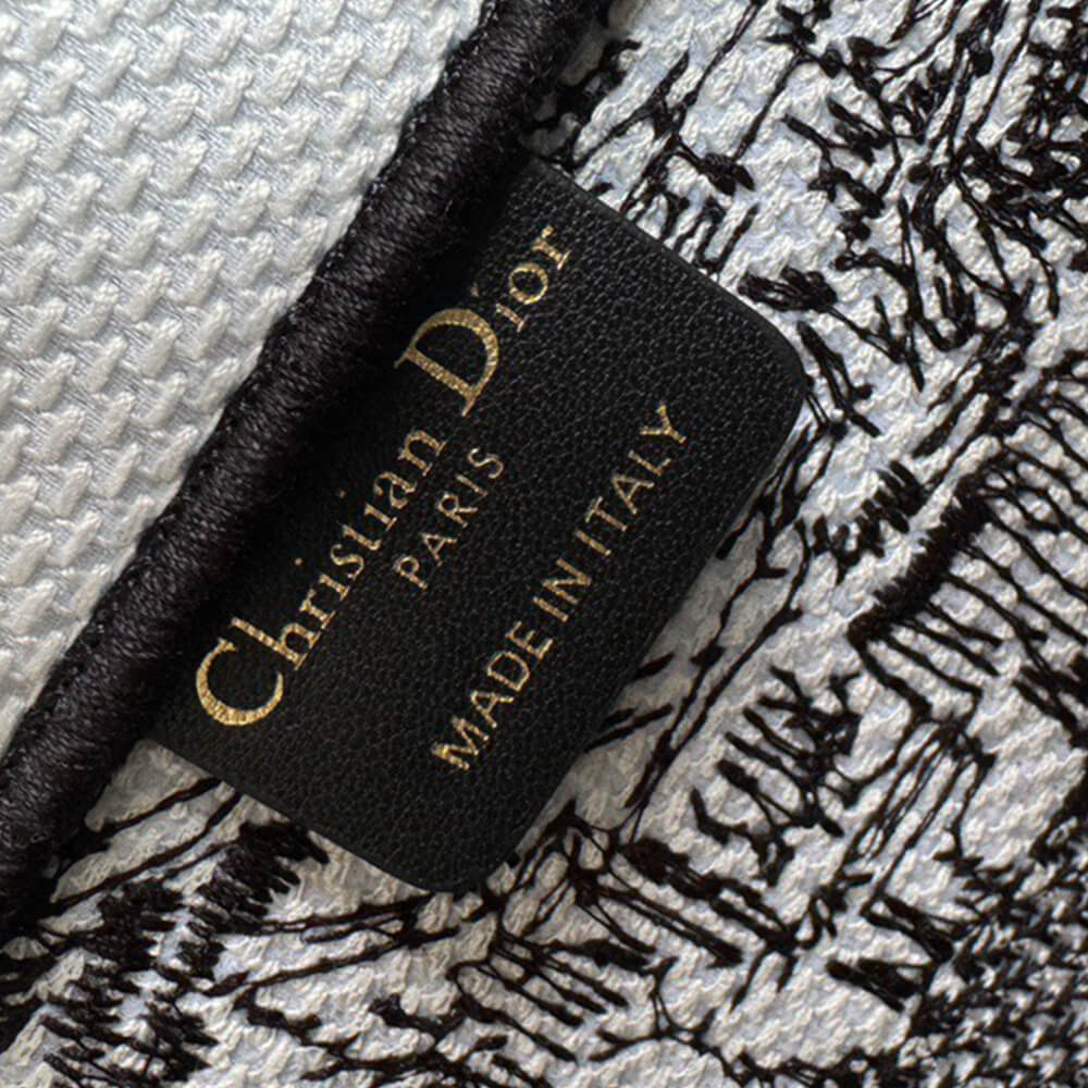 medium D*or book tote