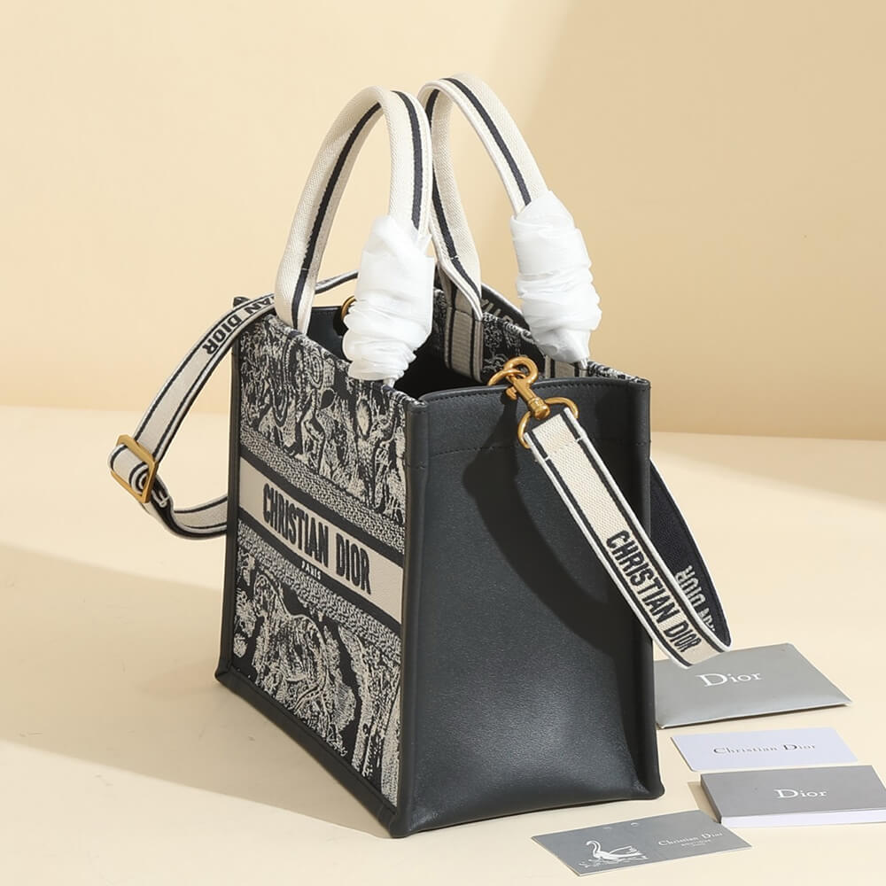 small D*or book tote