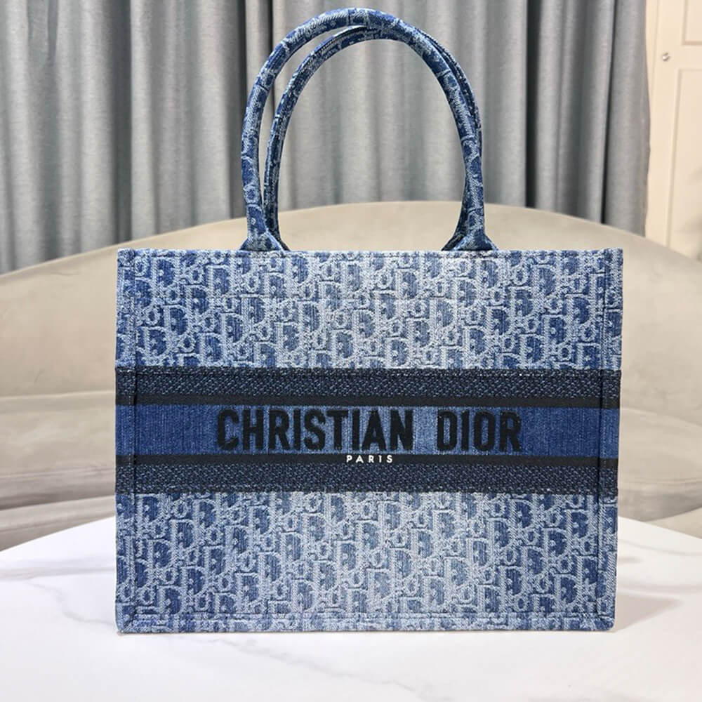 medium D*or book tote