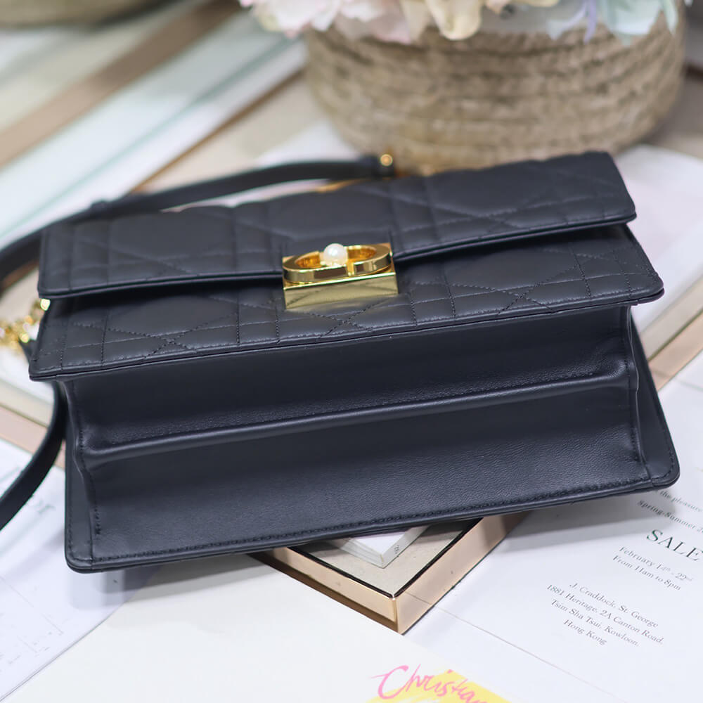 medium D*or ange bag