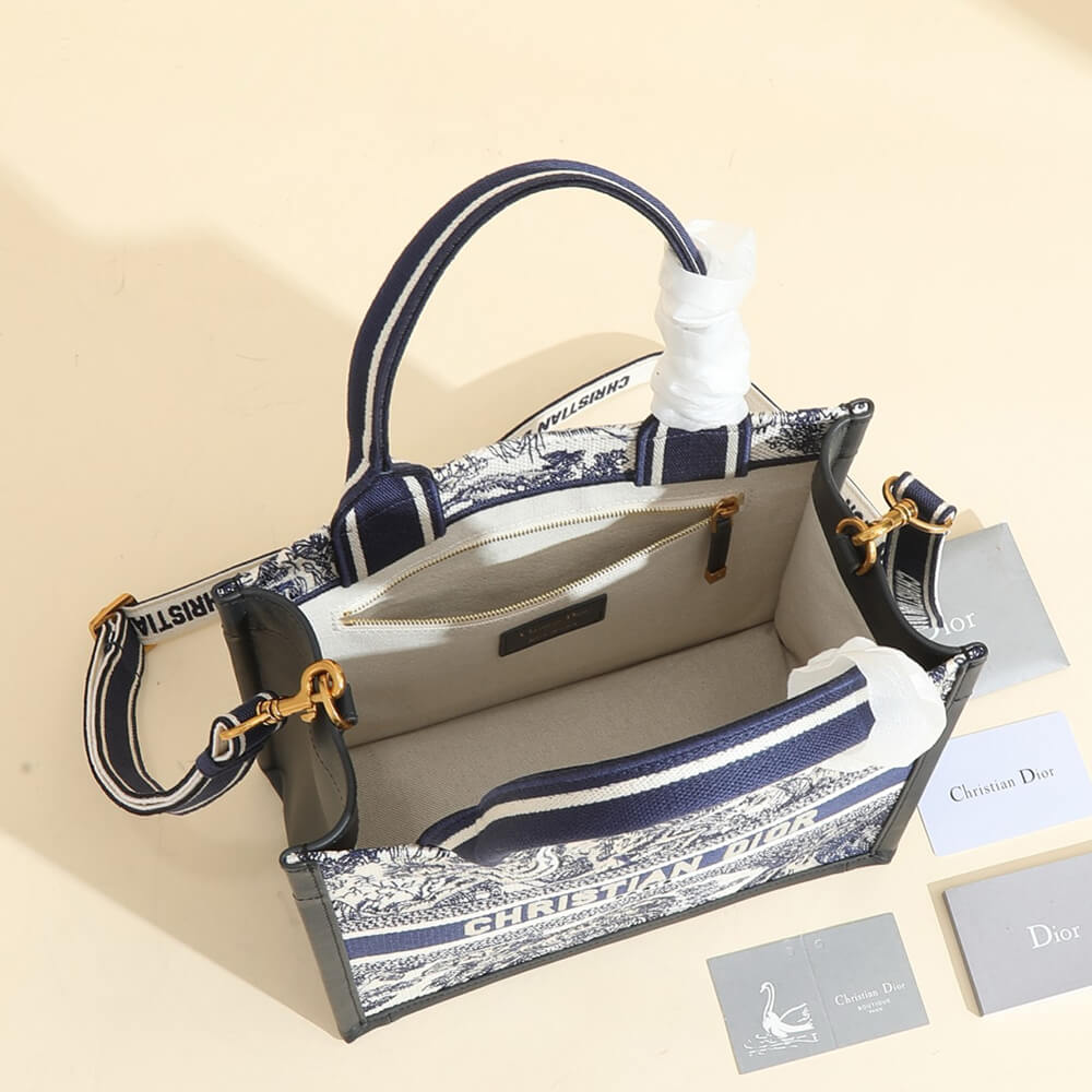 small D*or book tote