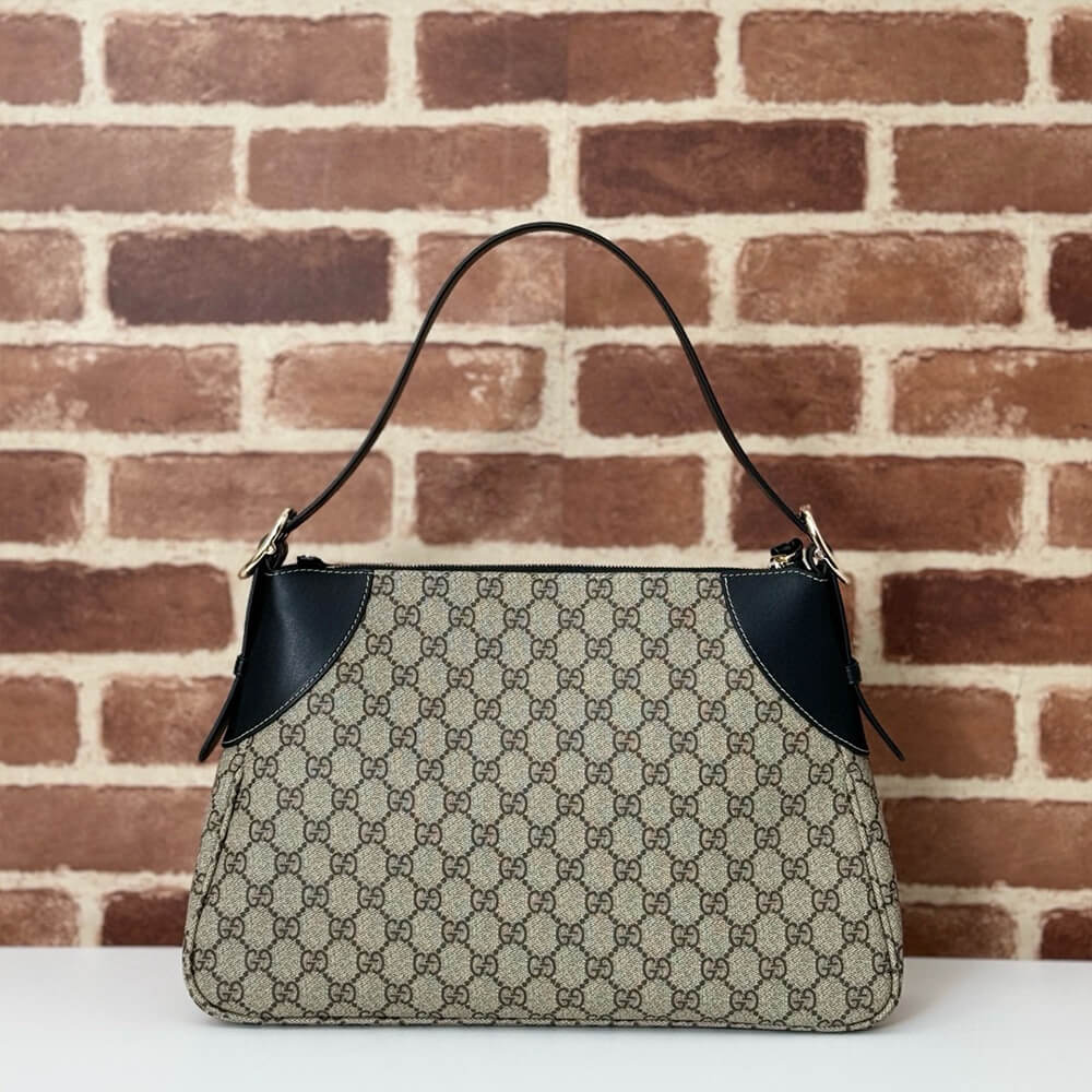 GG Emblem medium shoulder bag