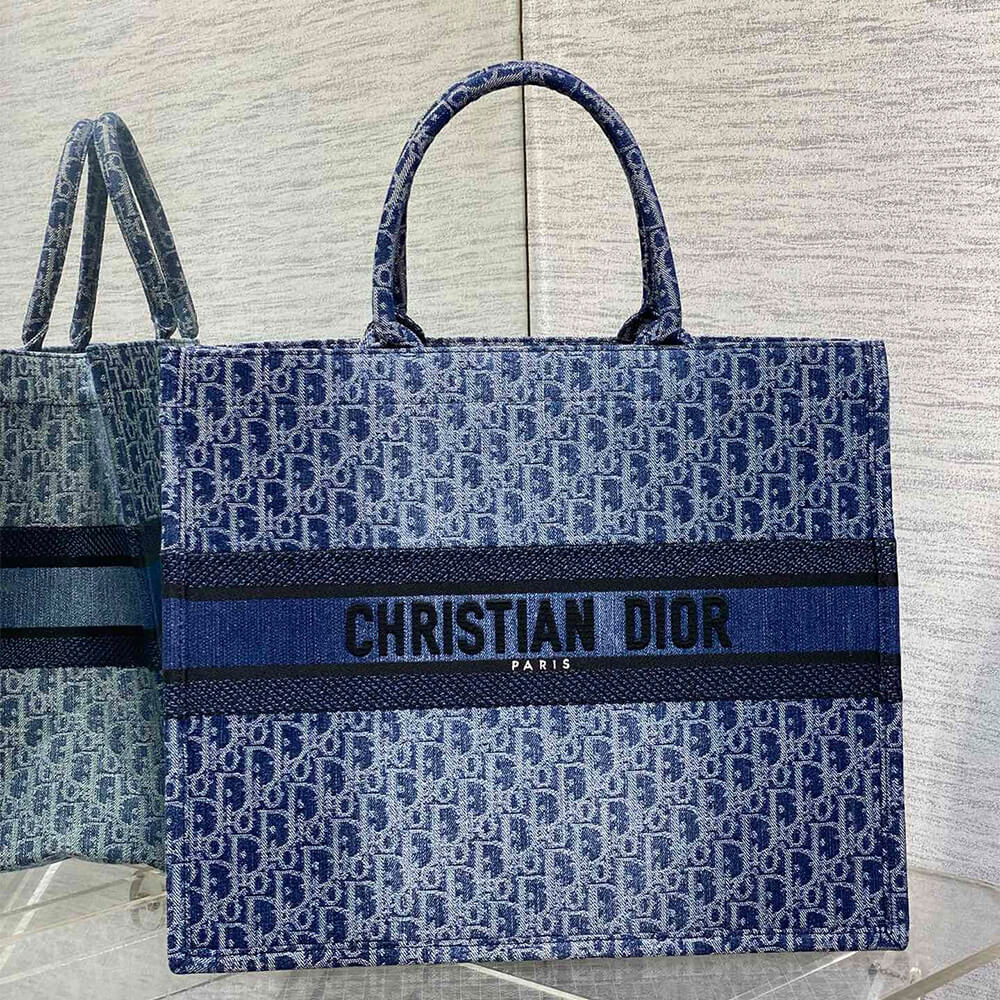 large D*or book tote