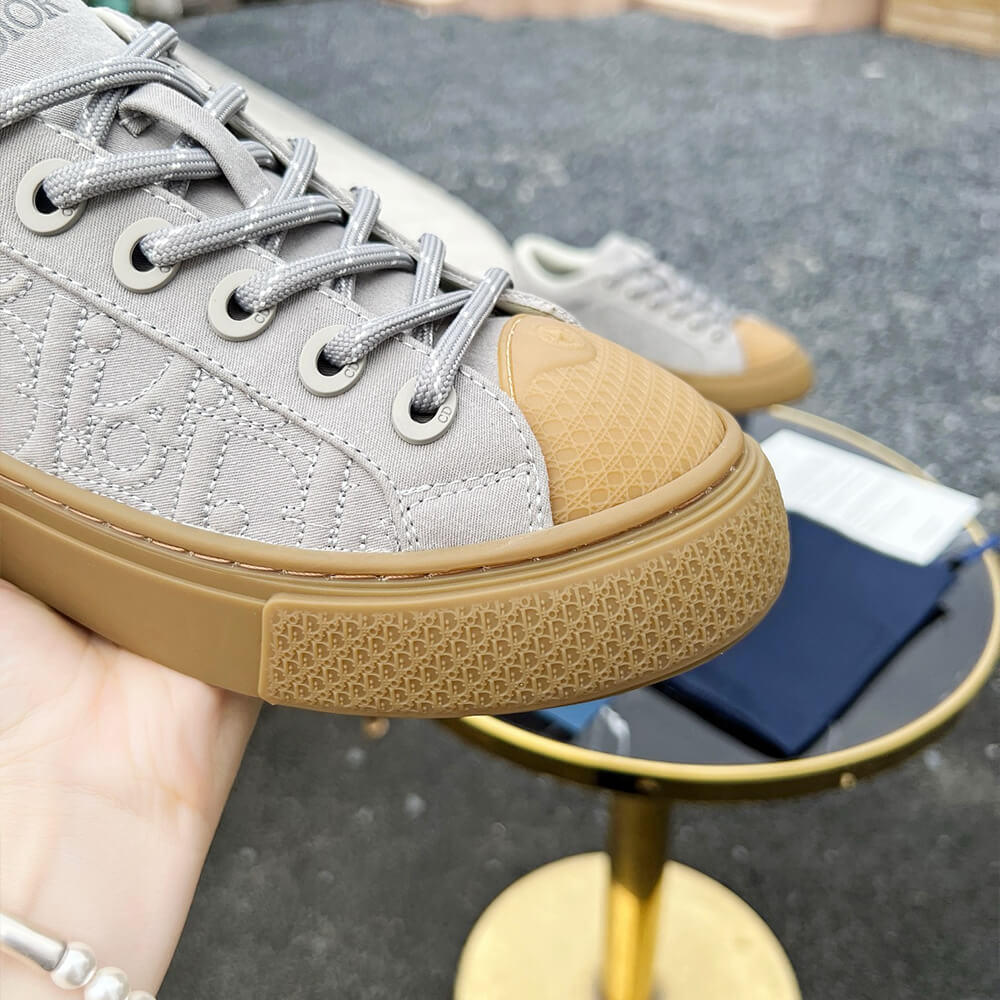 D*or b33 sneaker