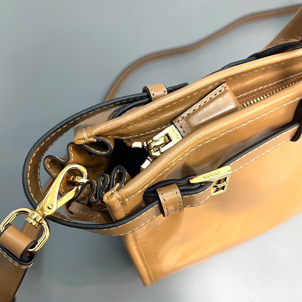 Pra*a large leather handbag(high-end grade)